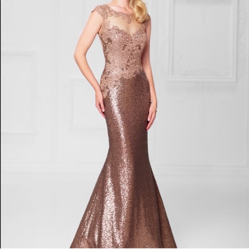 Stunning trumpet-style Formal Gown